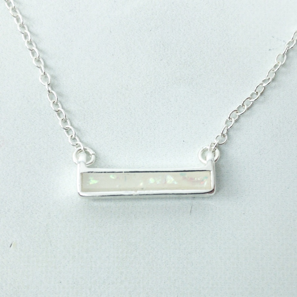 The 2Bandits Iridescent Bar Necklace
